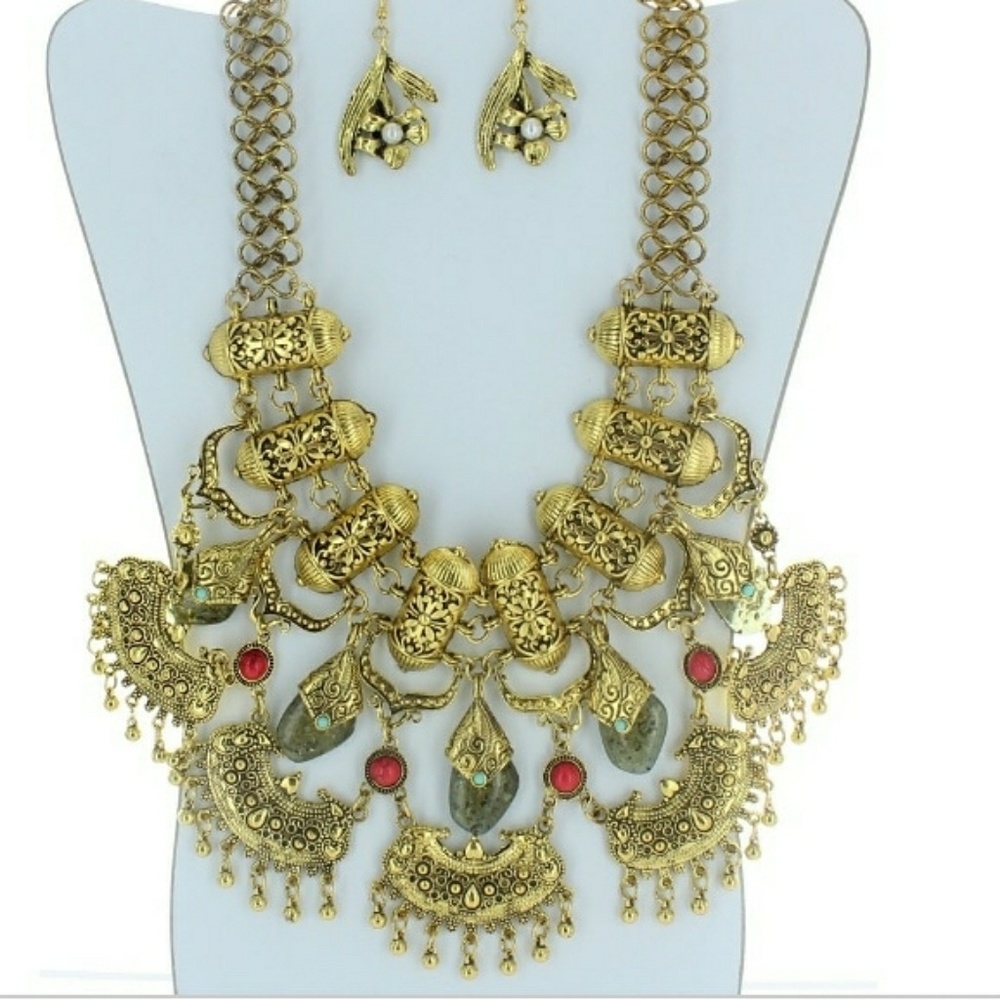 Bohemian necklace set with earrings